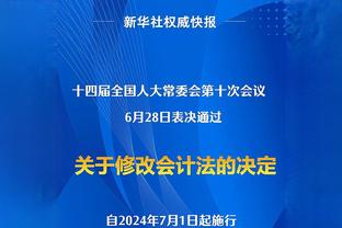 阿拉伯解说员看到美女球迷后情不自禁的唱起来